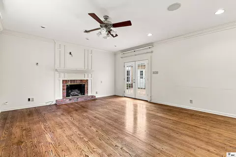 Living - 2203 Pargoud Blvd, Monroe, LA 71201 photo 13 of 13