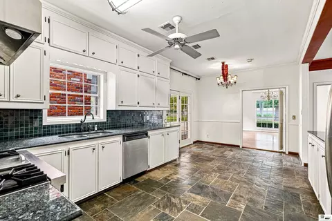Kitchen - 2203 Pargoud Blvd, Monroe, LA 71201 photo 2 of 9