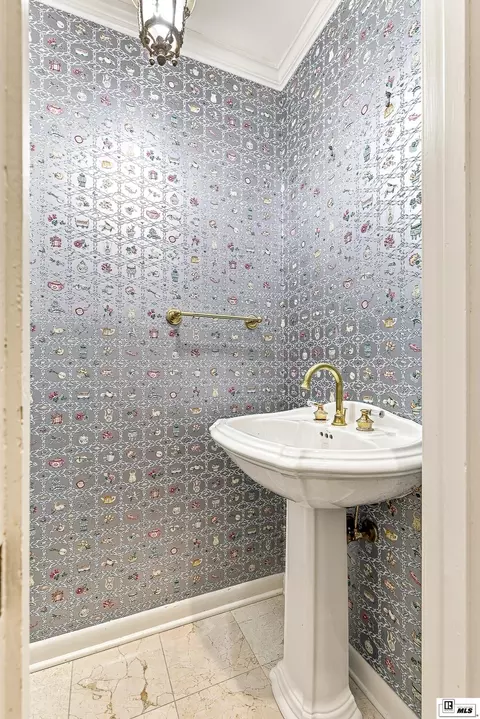 Bath - 2203 Pargoud Blvd, Monroe, LA 71201 photo 6 of 6