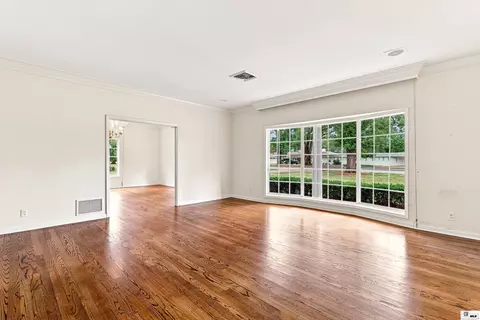 Living - 2203 Pargoud Blvd, Monroe, LA 71201 photo 11 of 13