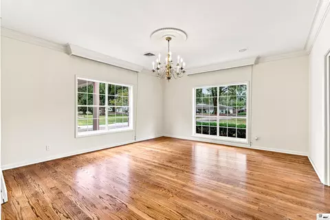 Living - 2203 Pargoud Blvd, Monroe, LA 71201 photo 10 of 13