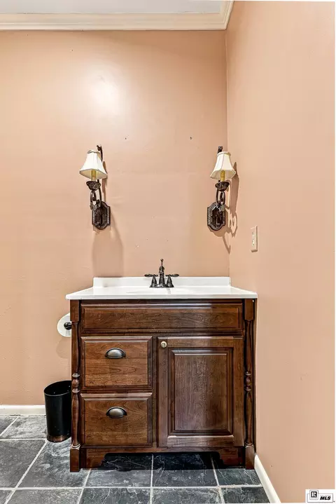 Bath - 2203 Pargoud Blvd, Monroe, LA 71201 photo 5 of 6