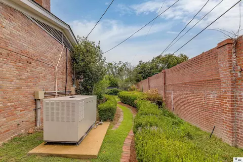 Exterior - 2203 Pargoud Blvd, Monroe, LA 71201 photo 9 of 10
