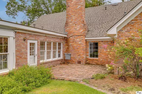 Exterior - 2203 Pargoud Blvd, Monroe, LA 71201 photo 7 of 10