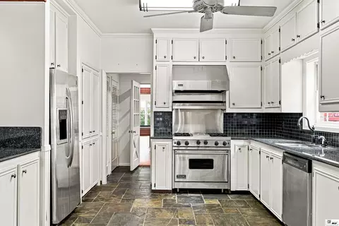 Kitchen - 2203 Pargoud Blvd, Monroe, LA 71201 photo 9 of 9