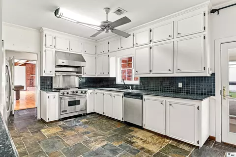 Kitchen - 2203 Pargoud Blvd, Monroe, LA 71201 photo 8 of 9