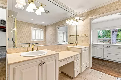 Bath - 2203 Pargoud Blvd, Monroe, LA 71201 photo 3 of 6