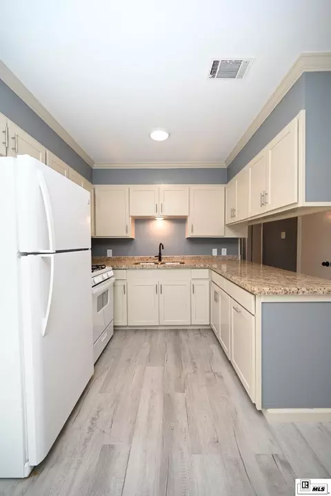 Kitchen - 1506 Allen St, Ruston, LA 71270 photo 2 of 2