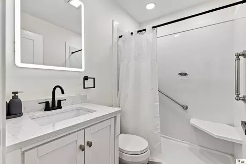 Bath - 209 Jones St, Epps, LA 71237 photo 1 of 3