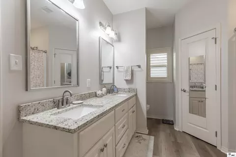 Bath - 3212 Leyland Dr, Ruston, LA 71270 photo 2 of 4