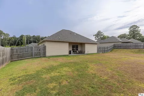 Exterior - 3212 Leyland Dr, Ruston, LA 71270 photo 6 of 9