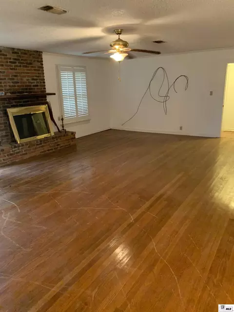 Living - 1018 Highway 150, Ruston, LA 71270 photo 4 of 4