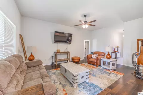 Living - 102 Briar Trce, Monroe, LA 71203 photo 1 of 1
