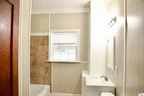 Bath - 1200 Mcdonald Ave, Ruston, LA 71270 photo 1 of 3