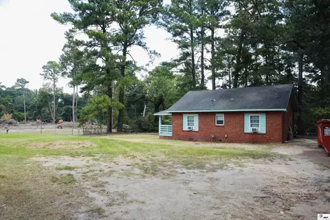 Exterior - 1200 Mcdonald Ave, Ruston, LA 71270 photo 4 of 9