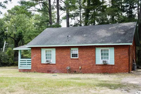 Exterior - 1200 Mcdonald Ave, Ruston, LA 71270 photo 5 of 9