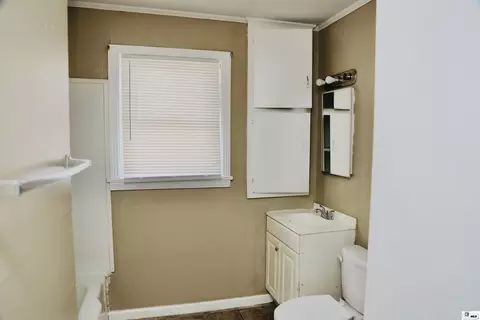 Bath - 1102 Eastland Ave, Ruston, LA 71270 photo 1 of 2