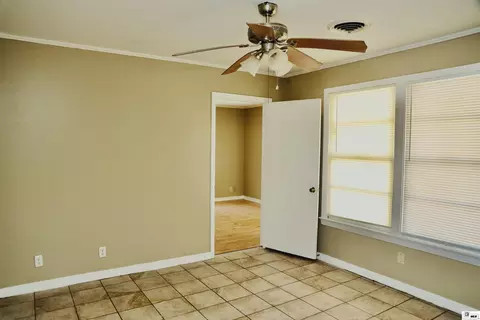 Living - 1102 Eastland Ave, Ruston, LA 71270 photo 3 of 4
