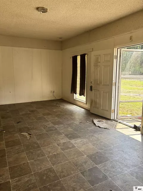 Living - 5111 John Ln, Monroe, LA 71202 photo 1 of 1