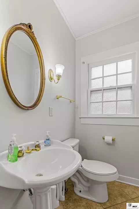 Bath - 2202 Jasmine St, Monroe, LA 71201 photo 1 of 5