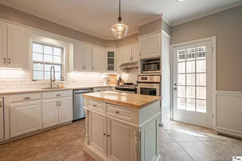 Kitchen - 2202 Jasmine St, Monroe, LA 71201 photo 1 of 3