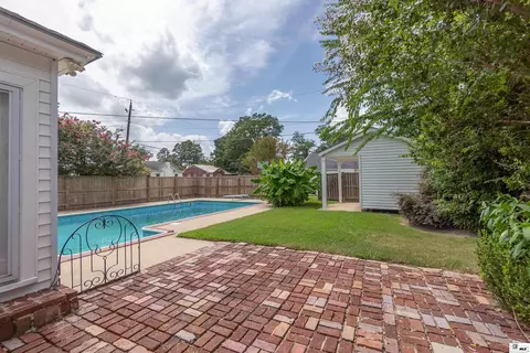 Exterior - 2202 Jasmine St, Monroe, LA 71201 photo 5 of 6