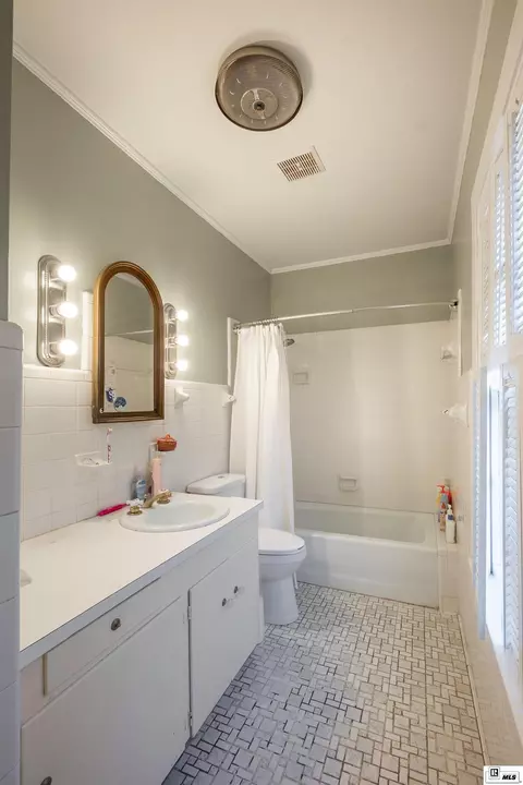 Bath - 2202 Jasmine St, Monroe, LA 71201 photo 4 of 5