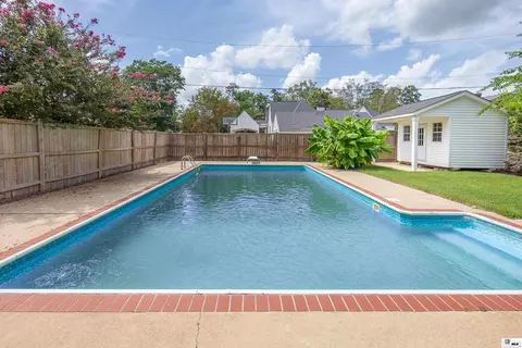 Exterior - 2202 Jasmine St, Monroe, LA 71201 photo 6 of 6