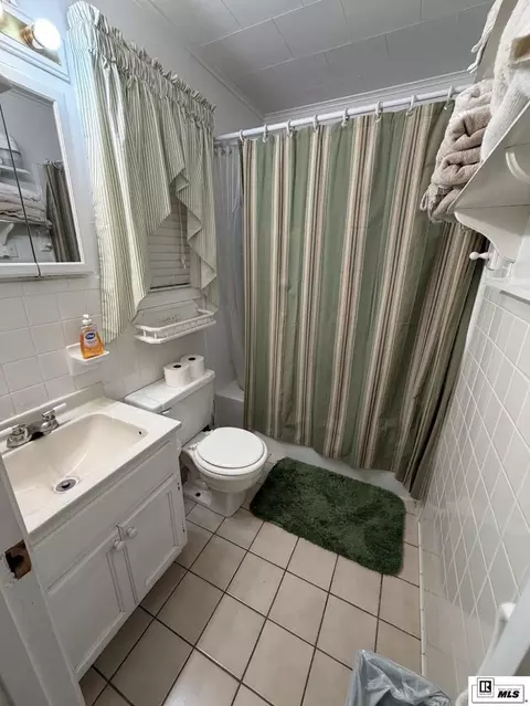 Bath - 1903 Howard Dr, Monroe, LA 71201 photo 2 of 2