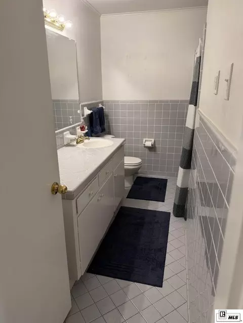 Bath - 1903 Howard Dr, Monroe, LA 71201 photo 1 of 2