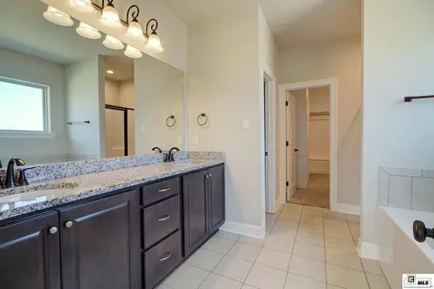 Bath - 214 Fairhope Dr, Sterlington, LA 71280 photo 2 of 4