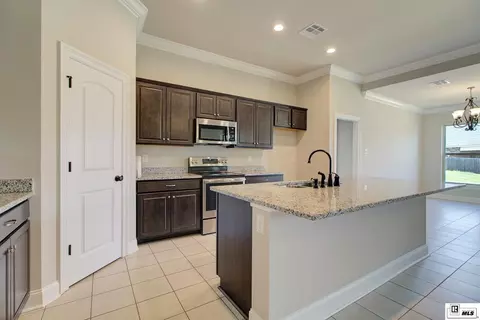 Kitchen - 214 Fairhope Dr, Sterlington, LA 71280 photo 2 of 3