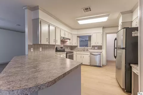 Kitchen - 3105 Lakeview Pl, Ruston, LA 71270 photo 3 of 4