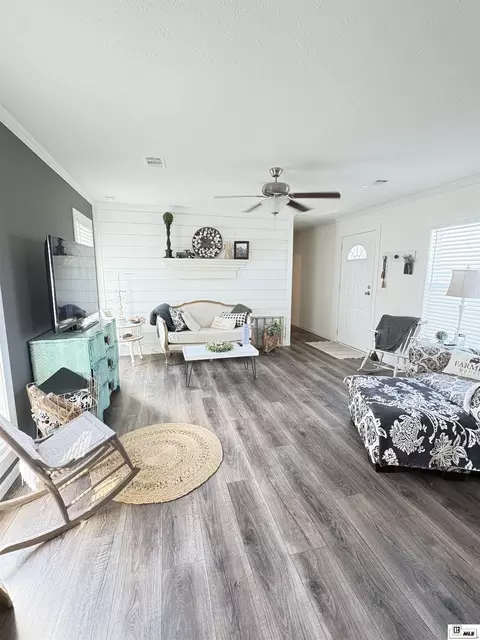 Living - 535 Doc Loop Rd, Winnsboro, LA 71295 photo 2 of 2