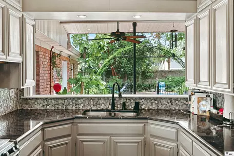 Kitchen - 1410 Park Ave, Monroe, LA 71201 photo 2 of 6