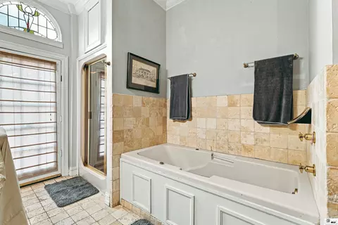 Bath - 1410 Park Ave, Monroe, LA 71201 photo 6 of 8