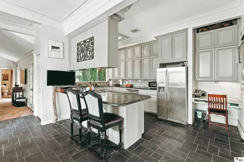 Kitchen - 1410 Park Ave, Monroe, LA 71201 photo 5 of 6