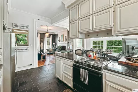 Kitchen - 1410 Park Ave, Monroe, LA 71201 photo 4 of 6