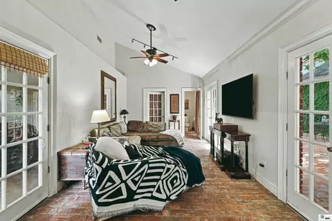 Living - 1410 Park Ave, Monroe, LA 71201 photo 3 of 8