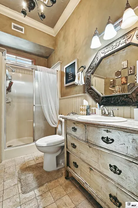 Bath - 1410 Park Ave, Monroe, LA 71201 photo 3 of 8
