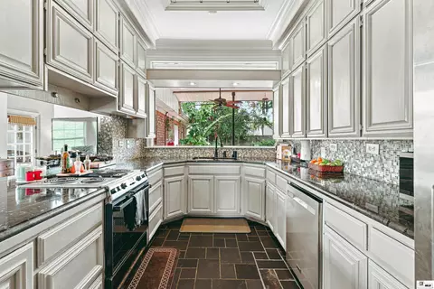 Kitchen - 1410 Park Ave, Monroe, LA 71201 photo 1 of 6