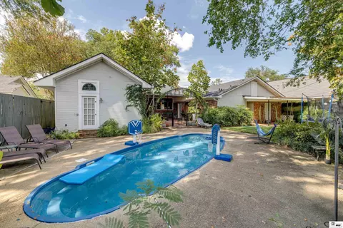 Exterior - 1410 Park Ave, Monroe, LA 71201 photo 4 of 13