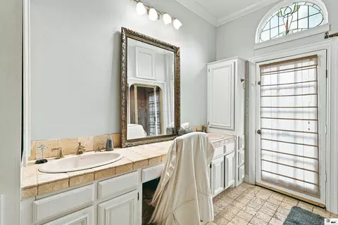 Bath - 1410 Park Ave, Monroe, LA 71201 photo 8 of 8