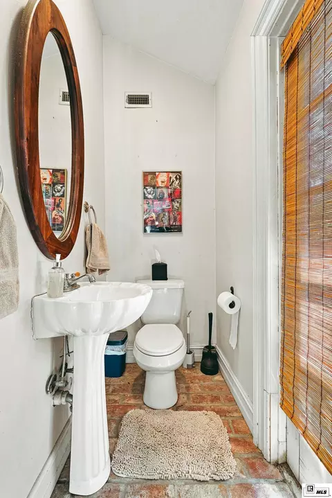 Bath - 1410 Park Ave, Monroe, LA 71201 photo 1 of 8