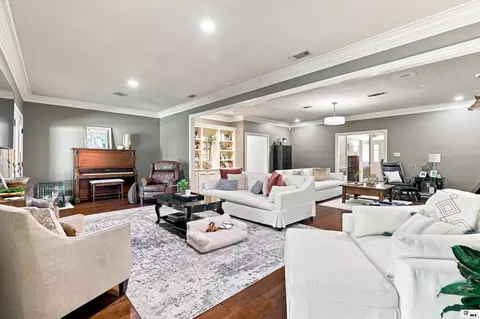 Living - 3267 Deborah Dr, Monroe, LA 71201 photo 4 of 5