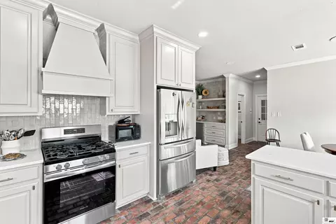 Kitchen - 3267 Deborah Dr, Monroe, LA 71201 photo 3 of 4