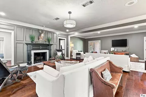 Living - 3267 Deborah Dr, Monroe, LA 71201 photo 1 of 5