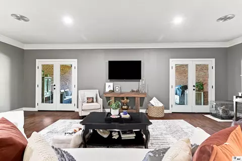 Living - 3267 Deborah Dr, Monroe, LA 71201 photo 3 of 5