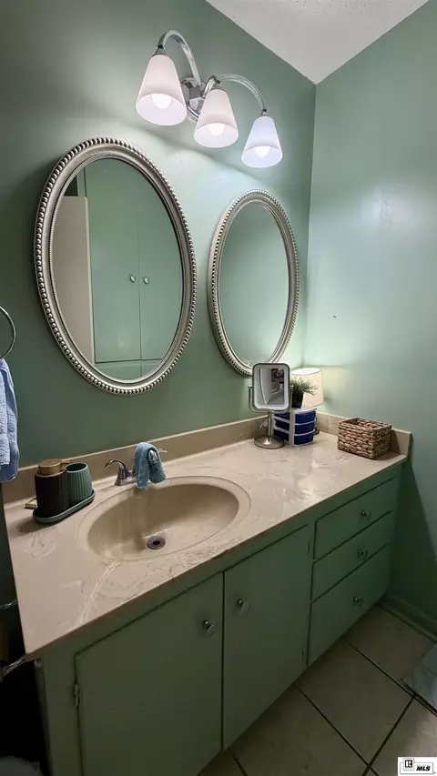 Bath - 715 Stable Rd, Ruston, LA 71270 photo 1 of 3