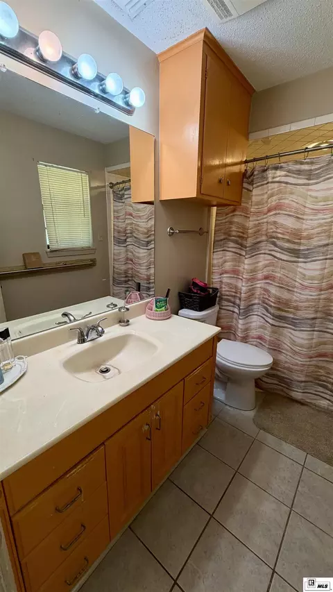 Bath - 715 Stable Rd, Ruston, LA 71270 photo 2 of 3